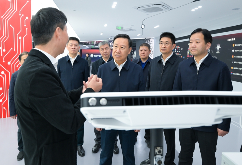 王曉暉調(diào)研成都高新企業(yè) 以科技創(chuàng)新引領(lǐng)產(chǎn)業(yè)升級(jí)，培育新質(zhì)生產(chǎn)力